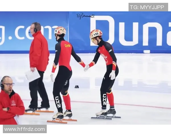 短道速滑世界巡回赛精彩战报回顾与精彩瞬间分析
