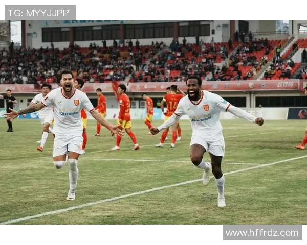 重庆大学生足球团队跻身中超联赛，引发关注和期待